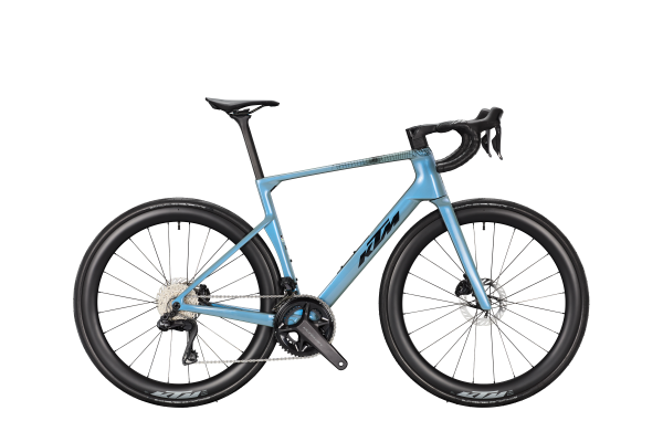 KTM REVELATOR SYRO MASTER Di2 PM CANDY BLUEGREY 28" 2027 Országúti Kerékpár - világoskék