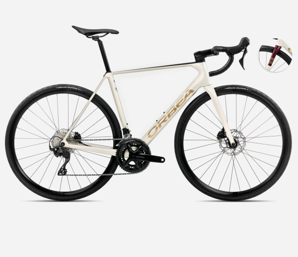 Orbea Orca M30i Országúti Kerékpár 2025 Ivory White-Burgundy (Gloss)-Vulcano (Matt) - fehér