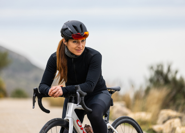 Lazer Vento Kineticore Országúti Kerékpár Sisak - fekete