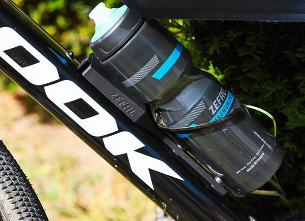 Zefal Afa 8 Plus Miniszerszám Készlet Tartóval Kulacstartó Alá - fekete