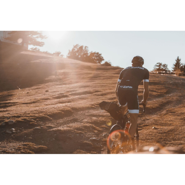 Zefal Z-Adventure R17 Gravel Kerékpár Nyeregtáska - fekete