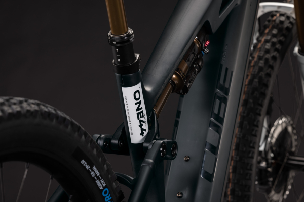 Cube Stereo Hybrid ONE44 HPC AT 800 carbon´n´white 27,5" 2027 Elektromos Fully Mountain Bike Kerékpár - carbon