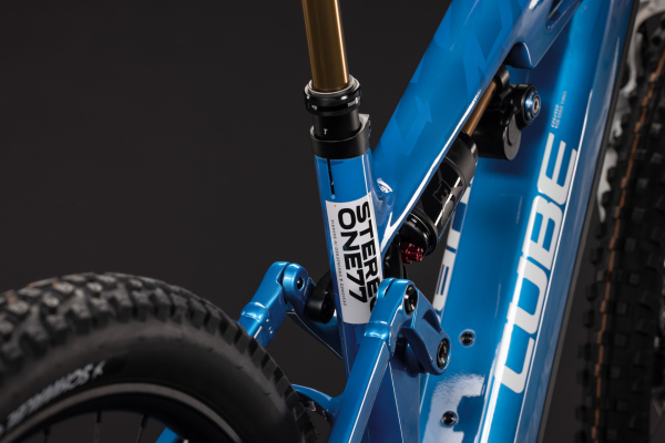 Cube Stereo Hybrid ONE77 HPC AT 800 actionteam 29"/27,5" 2027 Elektromos Fully Mountain Bike Kerékpár - kék