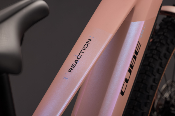 Cube Reaction Hybrid Performance 720 ruby´n´black 27,5" 2027 Elektromos Hardtail Mountain Bike Kerékpár - korall