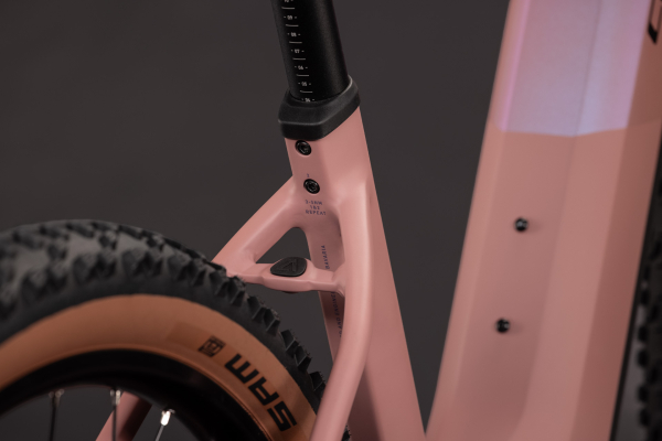 Cube Reaction Hybrid Performance 720 ruby´n´black 27,5" 2027 Elektromos Hardtail Mountain Bike Easy Entry Kerékpár - korall