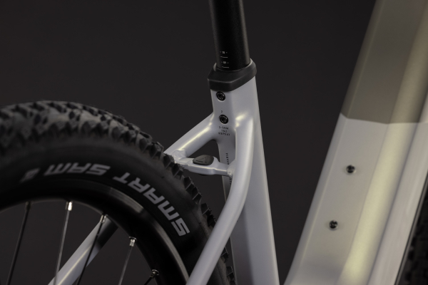 Cube Reaction Hybrid ONE 720  pearlsilver´n´chrome 27,5" 2027 Elektromos Hardtail Mountain Bike Easy Entry Kerékpár - szürke