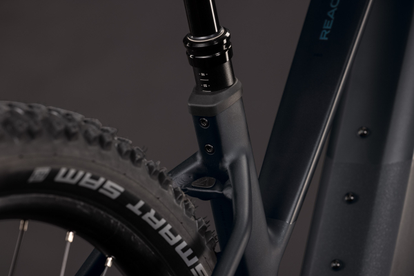 Cube Reaction Hybrid Pro 800 silverdust´n´prism 29" 2027 Elektromos Hardtail Mountain Bike Trapeze Kerékpár - fekete