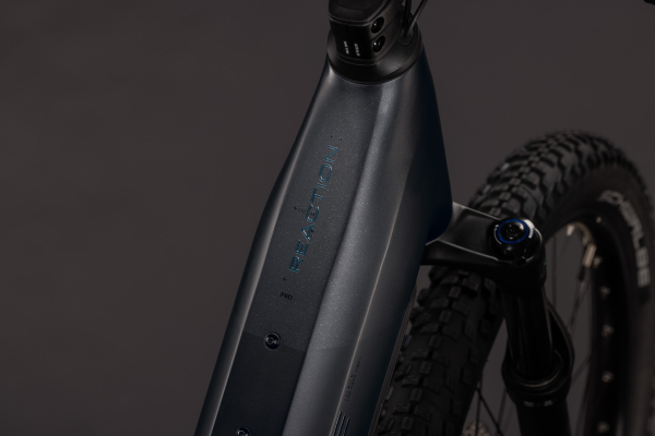 Cube Reaction Hybrid Pro 800 silverdust´n´prism 27,5" 2027 Elektromos Hardtail Mountain Bike Easy Entry Kerékpár - fekete