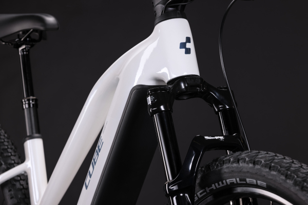 Cube Reaction Hybrid Race 800 snow´n´black 29" 2027 Elektromos Hardtail Mountain Bike Trapeze Kerékpár - fehér
