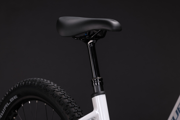 Cube Reaction Hybrid Race 800 snow´n´black 27,5" 2027 Elektromos Hardtail Mountain Bike Easy Entry Kerékpár - fehér