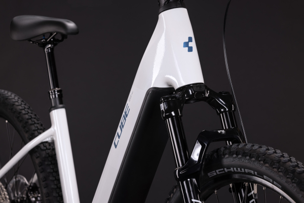 Cube Reaction Hybrid Race 800 snow´n´black 27,5" 2027 Elektromos Hardtail Mountain Bike Easy Entry Kerékpár - fehér