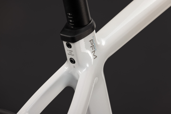 Cube Nuride Hybrid Performance 720 metallicwhite´n´grey 28" 2027 Elektromos Offroad Cross Trekking Kerékpár - fehér