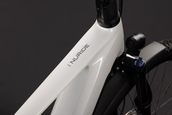 Cube Nuride Hybrid Performance 720 metallicwhite´n´grey 28" 2027 Elektromos Offroad Cross Trekking Kerékpár - fehér