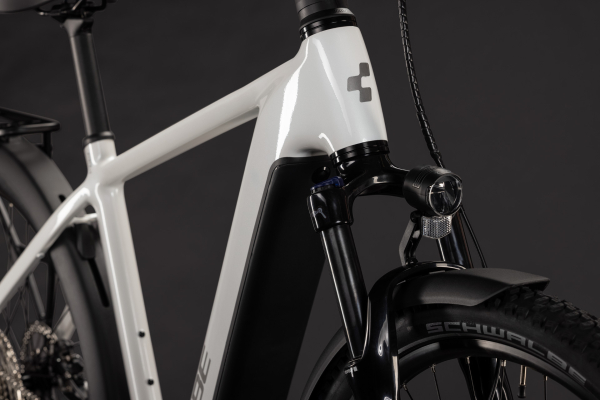 Cube Nuride Hybrid Performance 720 metallicwhite´n´grey 28" 2027 Elektromos Offroad Cross Trekking Kerékpár - fehér