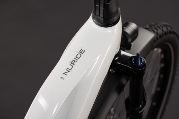 Cube Nuride Hybrid Performance 720 metallicwhite´n´grey 28" 2027 Elektromos Offroad Cross Trekking Trapeze Kerékpár - fehér