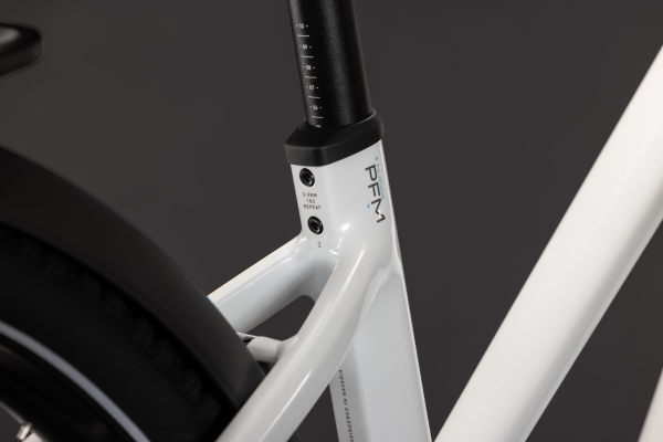 Cube Nuride Hybrid Performance 720 metallicwhite´n´grey 28" 2027 Elektromos Offroad Cross Trekking Trapeze Kerékpár - fehér