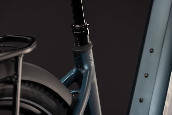 Cube Nuride Hybrid Pro 800 deepteal´n´blue 28" 2027 Elektromos Offroad Cross Trekking Easy Entry Kerékpár - sötétkék