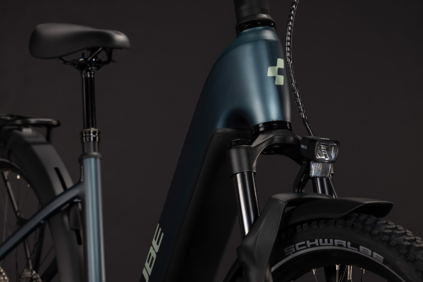 Cube Nuride Hybrid Pro 800 deepteal´n´blue 28" 2027 Elektromos Offroad Cross Trekking Easy Entry Kerékpár - sötétkék