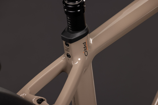 Cube Nuride Hybrid Pro 800 cappuccino´n´black 28" 2027 Elektromos Offroad Cross Trekking Kerékpár - barna