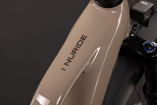 Cube Nuride Hybrid Pro 800 cappuccino´n´black 28" 2027 Elektromos Offroad Cross Trekking Trapeze Kerékpár - barna