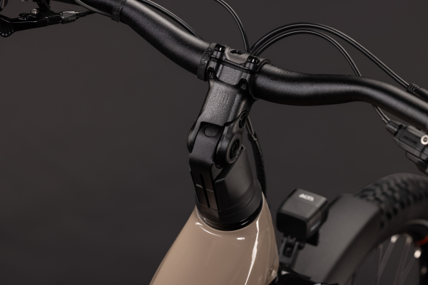 Cube Nuride Hybrid Pro 800 cappuccino´n´black 28" 2027 Elektromos Offroad Cross Trekking Trapeze Kerékpár - barna