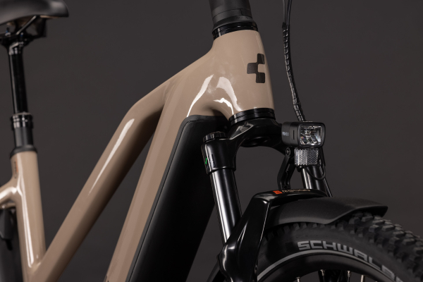 Cube Nuride Hybrid Pro 800 cappuccino´n´black 28" 2027 Elektromos Offroad Cross Trekking Trapeze Kerékpár - barna