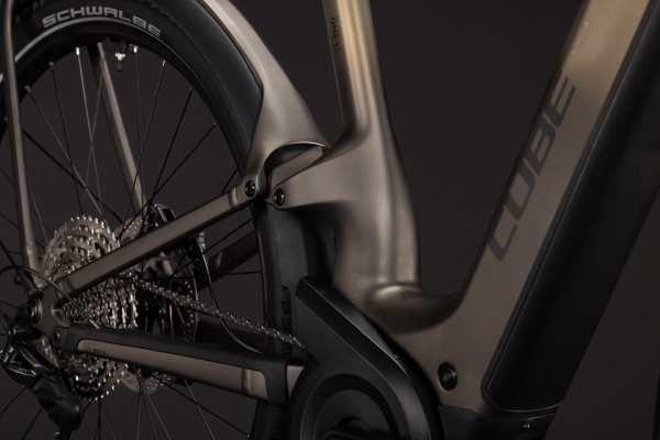 Cube Nuride Hybrid ONE11 HPC SLX 800 goldenbrown´n´black 28" 2027 Elektromos Offroad Cross Trekking Easy Entry Kerékpár - arany