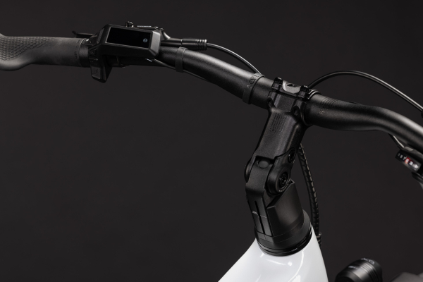Cube Touring Hybrid ONE 600 metallicwhite´n´chrome 28" 2027 Elektromos Onroad Trekking Kerékpár - fehér