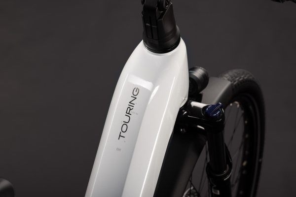 Cube Touring Hybrid ONE 600 metallicwhite´n´chrome 28" 2027 Elektromos Onroad Trekking Easy Entry Kerékpár - fehér