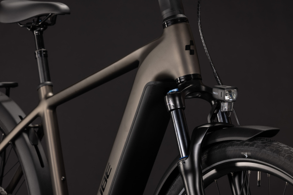 Cube Touring Hybrid Pro 800 metallicumbra´n´black 28" 2027 Elektromos Onroad Trekking Kerékpár - barna