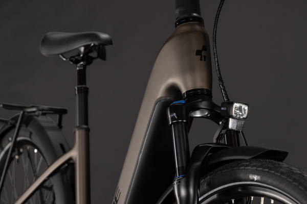 Cube Touring Hybrid Pro 800 metallicumbra´n´black 28" 2027 Elektromos Onroad Trekking Easy Entry Kerékpár - barna