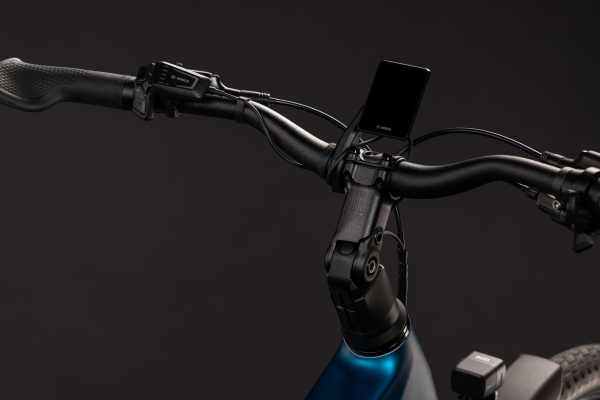 Cube Touring Hybrid Pro 800 electricblue´n´prizm 28" 2027 Elektromos Onroad Trekking Kerékpár - sötétkék