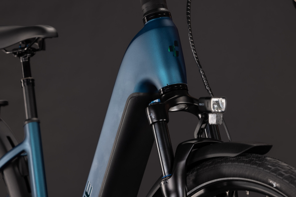 Cube Touring Hybrid Pro 800 electricblue´n´prizm 28" 2027 Elektromos Onroad Trekking Easy Entry Kerékpár - sötétkék