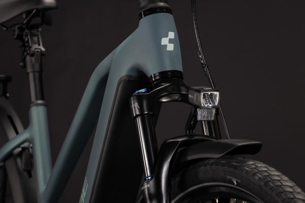 Cube Touring Hybrid Deluxe SLX 800 greengranit´n´green 28" 2027 Elektromos Onroad Trekking Trapeze Kerékpár - világoskék