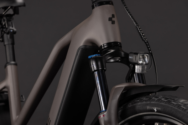 Cube Kathmandu Hybrid ONE 800 cedar´n´chrome 28" 2027 Elektromos Onroad Trekking Trapeze Kerékpár - barna