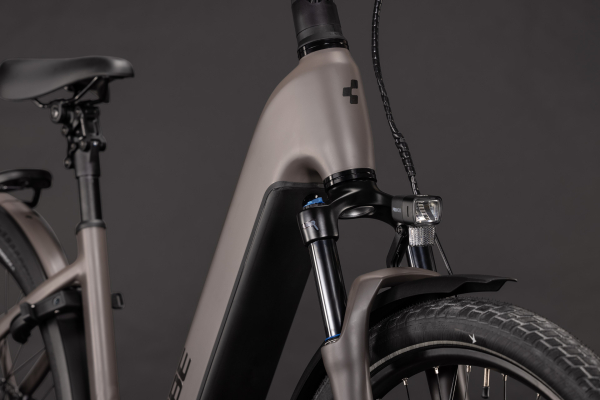 Cube Kathmandu Hybrid ONE 800 cedar´n´chrome 28" 2027 Elektromos Onroad Trekking Easy Entry Kerékpár - barna