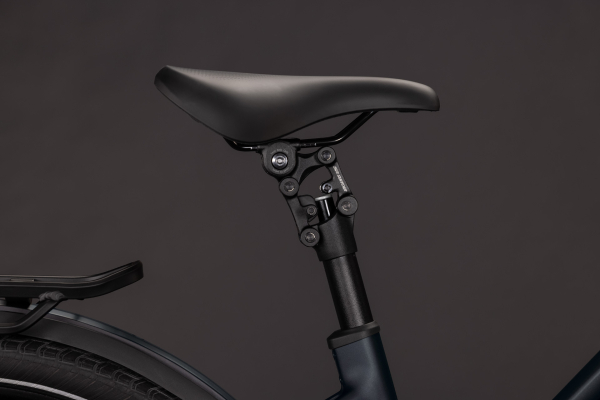 Cube Kathmandu Hybrid Pro 800 coal´n´black 28" 2027 Elektromos Onroad Trekking Trapeze Kerékpár - fekete
