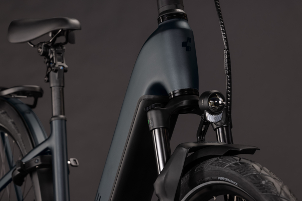 Cube Kathmandu Hybrid Pro 800 coal´n´black 28" 2027 Elektromos Onroad Trekking Easy Entry Kerékpár - fekete