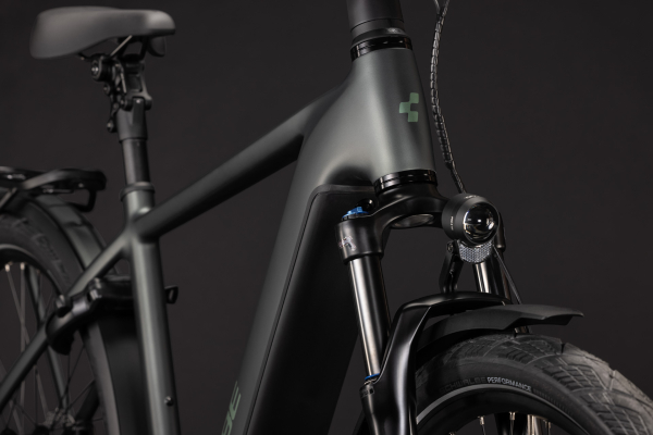 Cube Kathmandu Hybrid Deluxe Pro 800 blackforest´n´chrome 28" 2027 Elektromos Onroad Trekking Kerékpár - fekete