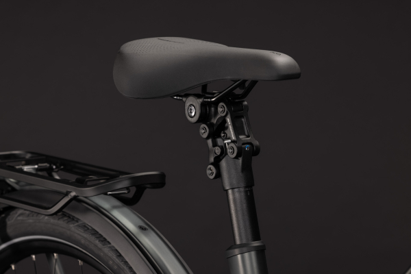 Cube Kathmandu Hybrid Deluxe Pro 800 blackforest´n´chrome 28" 2027 Elektromos Onroad Trekking Trapeze Kerékpár - fekete