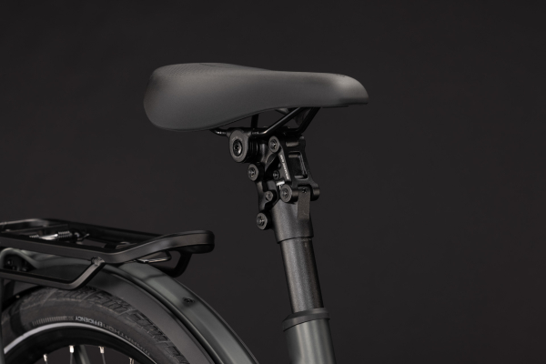 Cube Kathmandu Hybrid Deluxe Pro 800 blackforest´n´chrome 28" 2027 Elektromos Onroad Trekking Easy Entry Kerékpár - fekete