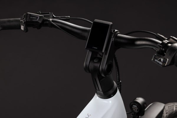 Cube Kathmandu Hybrid Deluxe Pro 800 metallicwhite´n´chrome 28" 2027 Elektromos Onroad Trekking Kerékpár - fehér