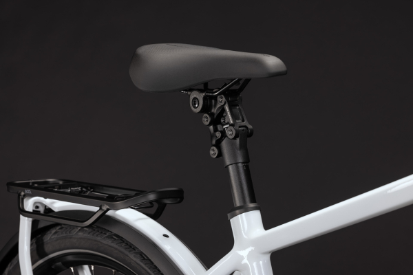Cube Kathmandu Hybrid Deluxe Pro 800 metallicwhite´n´chrome 28" 2027 Elektromos Onroad Trekking Kerékpár - fehér