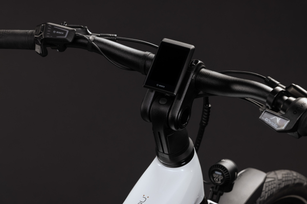 Cube Kathmandu Hybrid Deluxe Pro 800 metallicwhite´n´chrome 28" 2027 Elektromos Onroad Trekking Trapeze Kerékpár - fehér