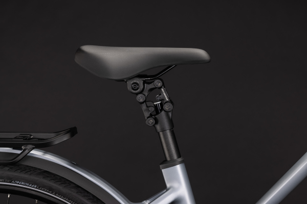 Cube Kathmandu Hybrid EXC 800 slategrey´n´chrome 28" 2027 Elektromos Onroad Trekking Trapeze Kerékpár - világosszürke