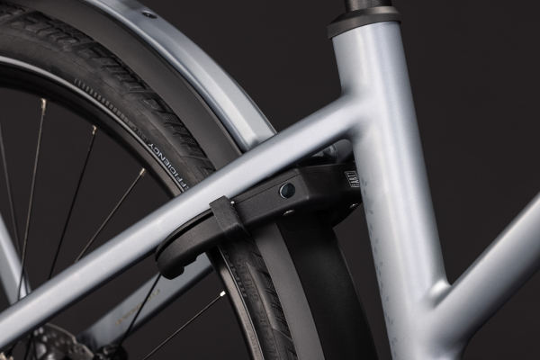 Cube Kathmandu Hybrid EXC 800 slategrey´n´chrome 28" 2027 Elektromos Onroad Trekking Trapeze Kerékpár - világosszürke