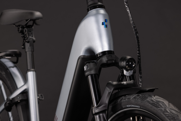 Cube Kathmandu Hybrid EXC 800 slategrey´n´chrome 28" 2027 Elektromos Onroad Trekking Easy Entry Kerékpár - világosszürke
