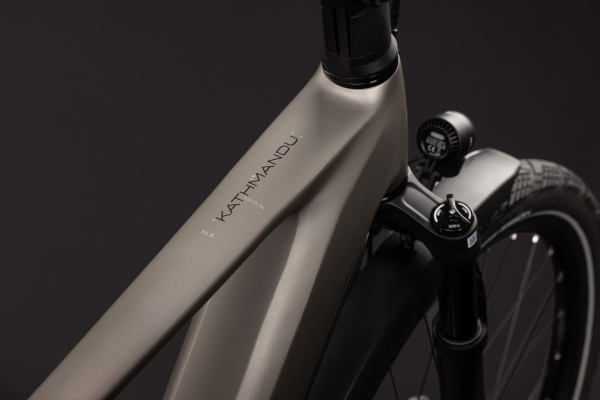Cube Kathmandu Hybrid SLX 800 flashstone´n´chrome 28" 2027 Elektromos Onroad Trekking Kerékpár - barna
