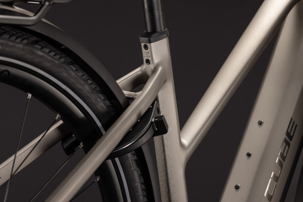 Cube Kathmandu Hybrid SLX 800 flashstone´n´chrome 28" 2027 Elektromos Onroad Trekking Trapeze Kerékpár - barna
