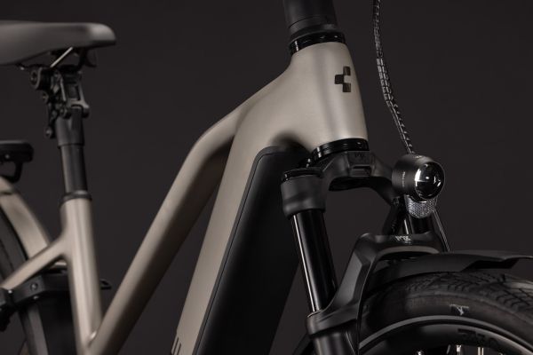 Cube Kathmandu Hybrid SLX 800 flashstone´n´chrome 28" 2027 Elektromos Onroad Trekking Trapeze Kerékpár - barna